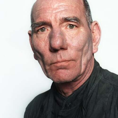 Pete Postlethwaite