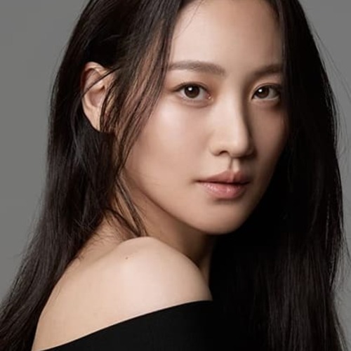 Claudia Kim