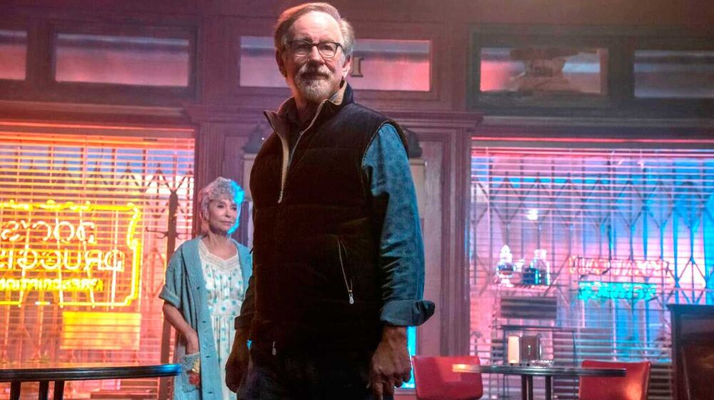 Tras m&aacute;s de medio siglo de carrera, Steven Spielberg revolucion&oacute; su m&eacute;todo de trabajo en su primer musical: "Coordin&eacute; mi iPhone con los movimientos"