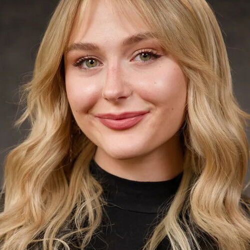 Alyvia Alyn Lind
