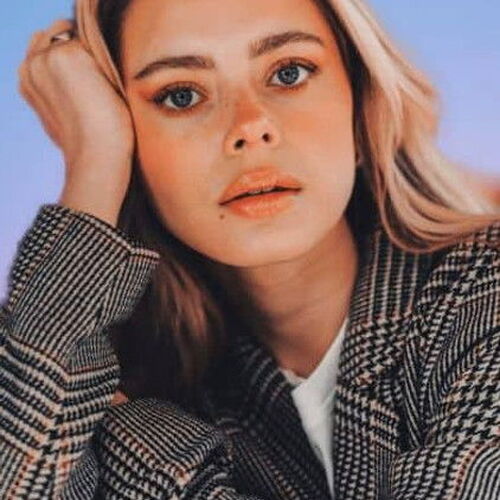 Elli Rhiannon Müller Osborne