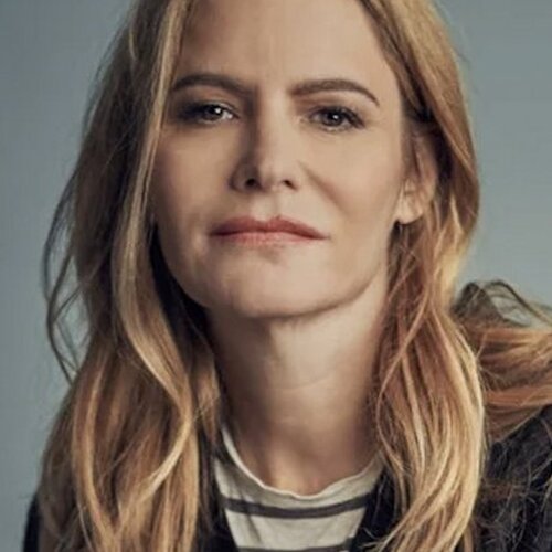 Jennifer Jason Leigh